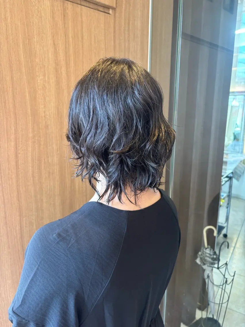 ミディアム パーマ ミディアムパーマ ウルフカット カット パーマ デザインカラー/ オダセイナのヘアスタイル