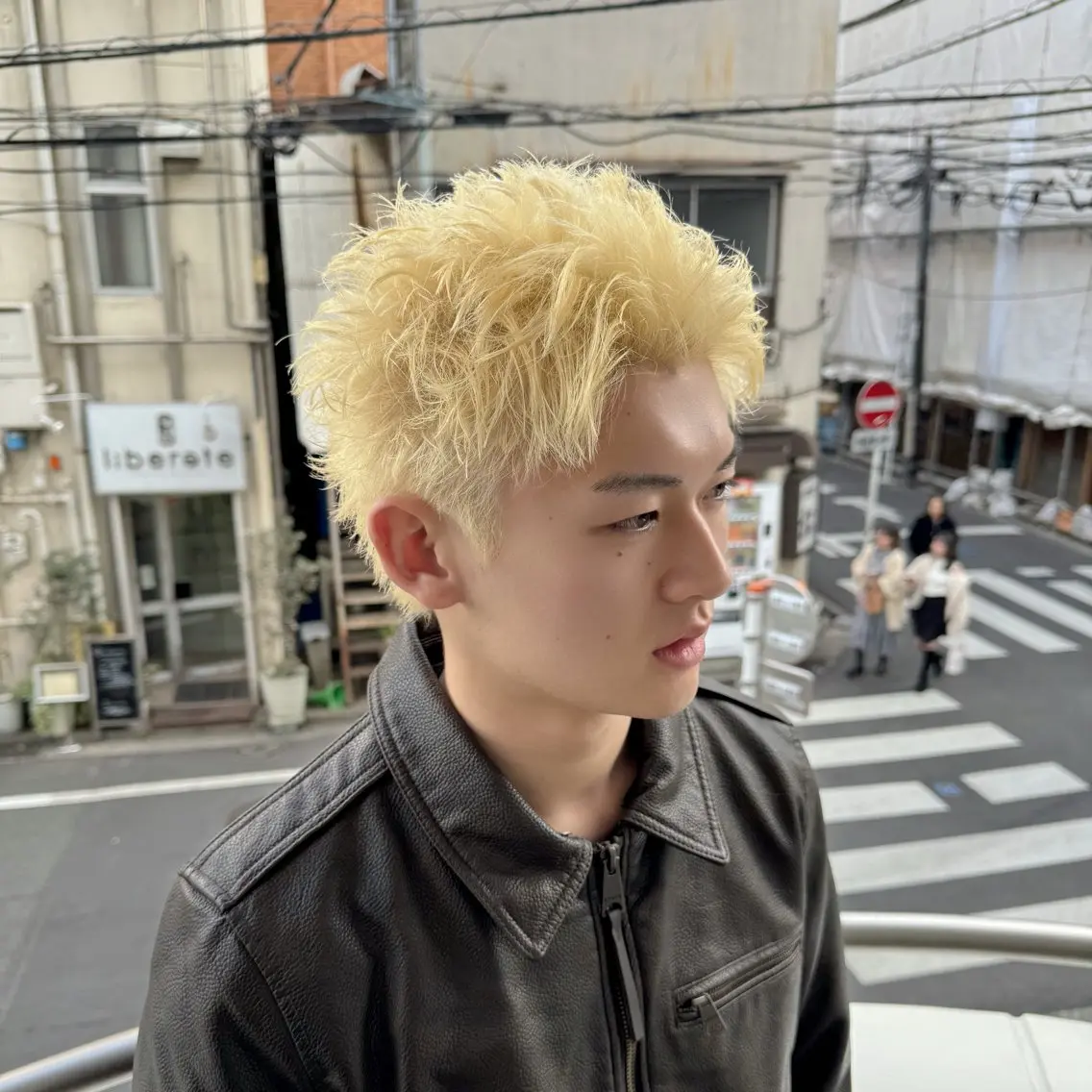 メンズ メンズ特化シャドウパ ーマラウンドマッシュのヘアスタイル