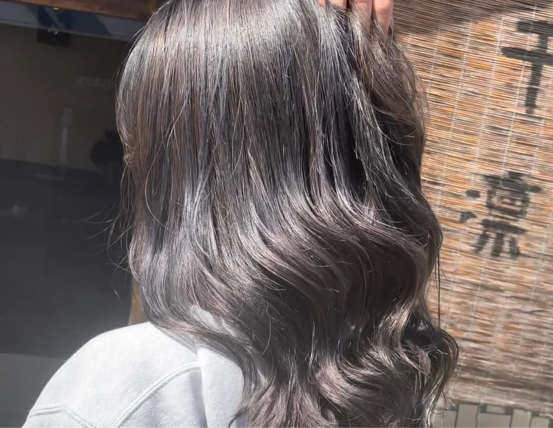 セミロング カラー ヘアアレンジ ハイライトカラー ラベンダーカラー シルバー ハイライト Hikari /京都駅美容室のヘアスタイル