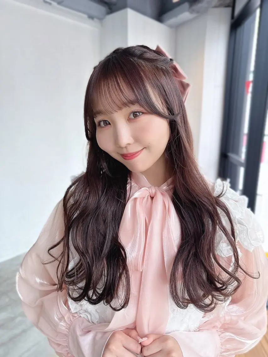 ロング ヘアカラー 羽場 友紀のヘアスタイル