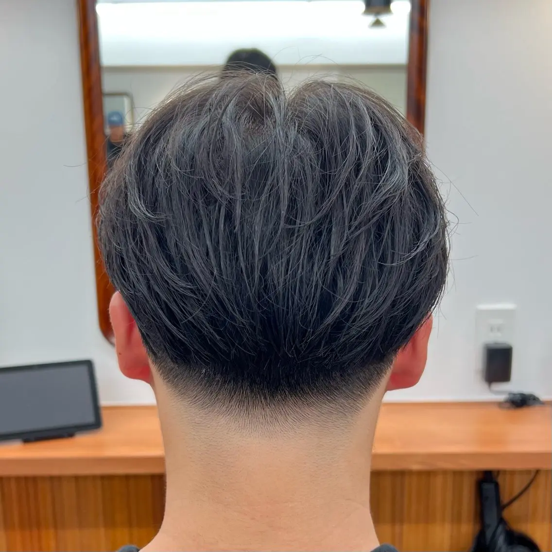 ショート メンズ センターパート フェードカット 刈り上げ カット メンズカット✂️ スキンフェード伊藤陸のヘアスタイル