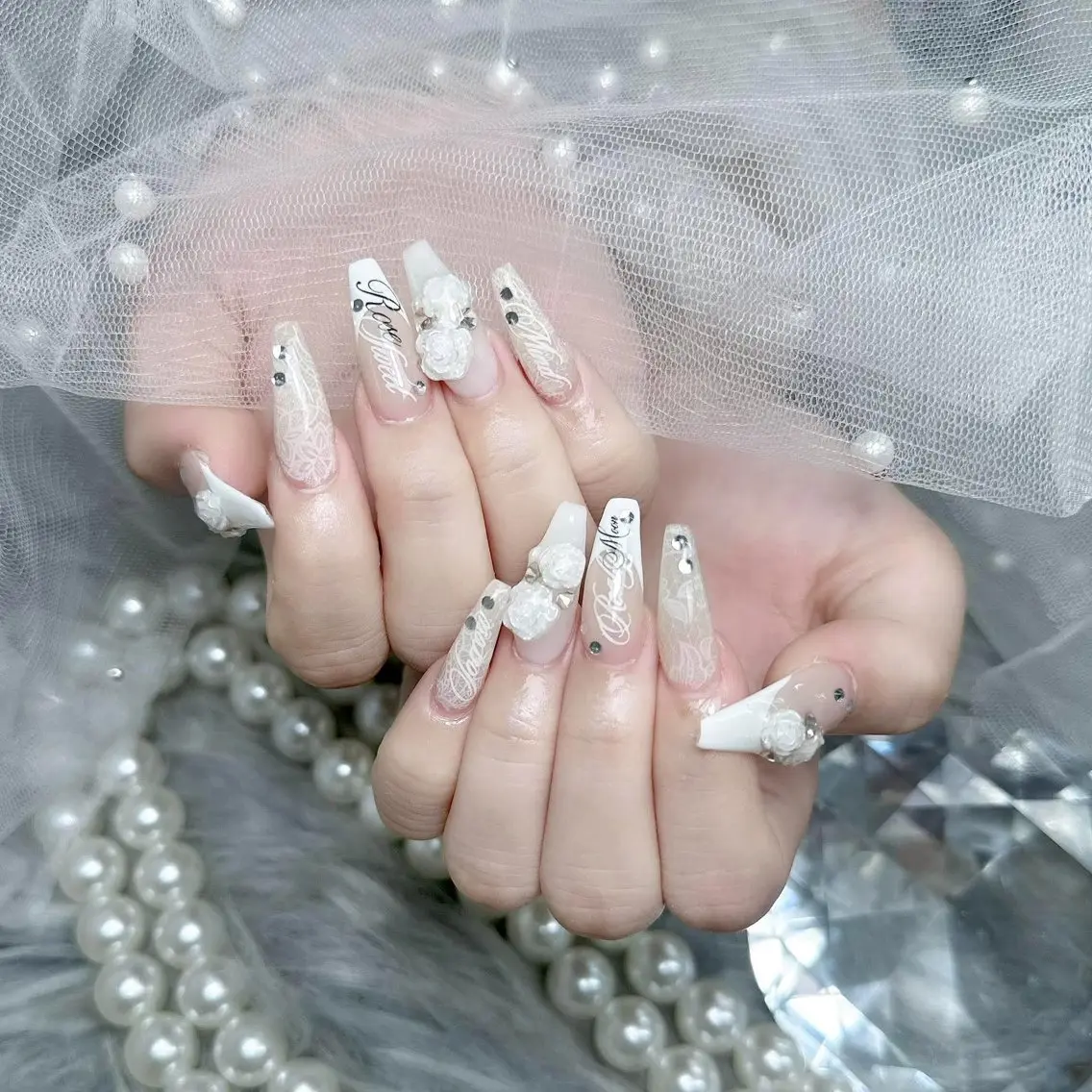 ネイル ジェルネイル キラキラネイル 韓国ネイル ロングネイル 持ち込み ハンドネイル ハンドケア Nova Nailのネイルデザイン