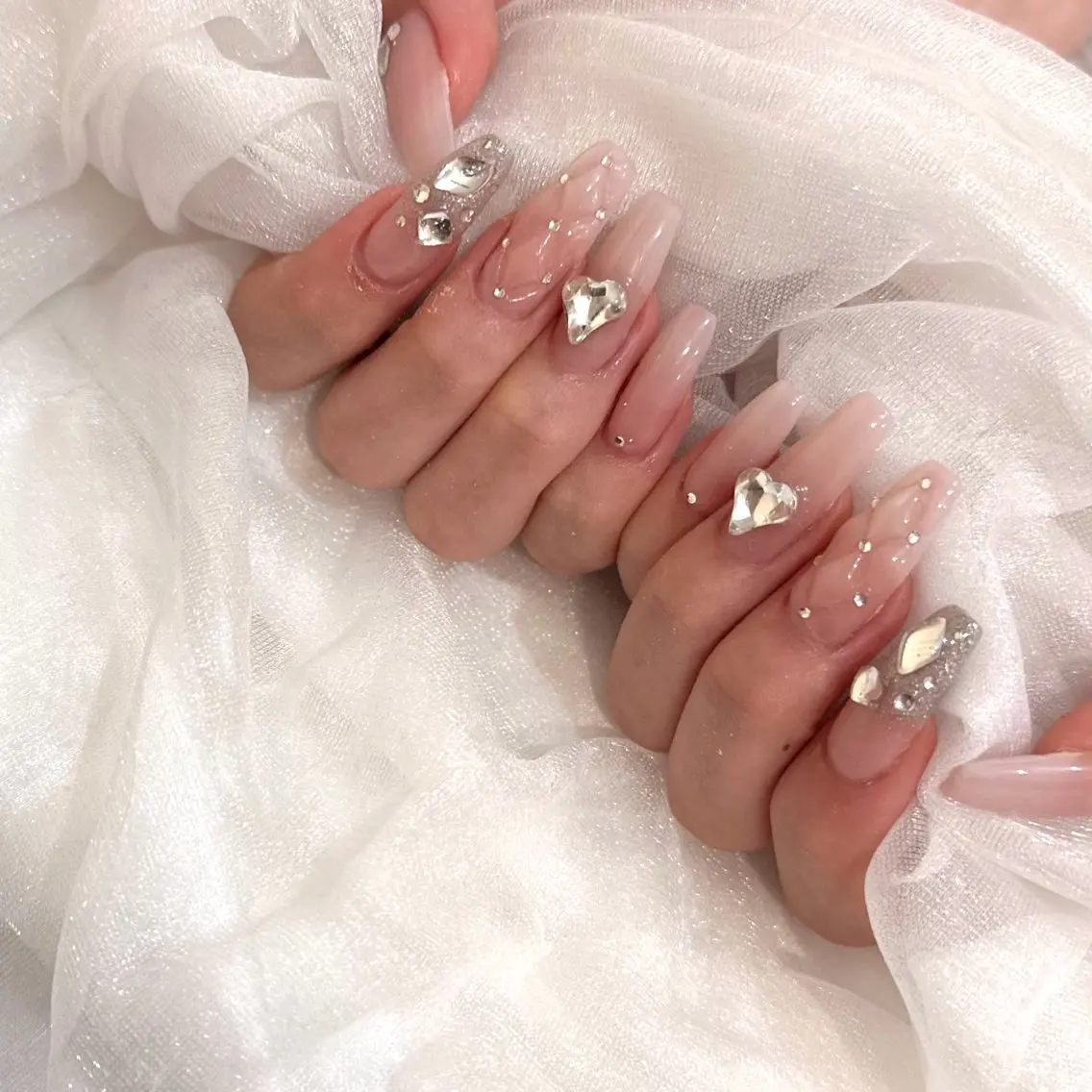 ネイル ハンドネイル ハンドケア sara : salon ELVIのネイルデザイン