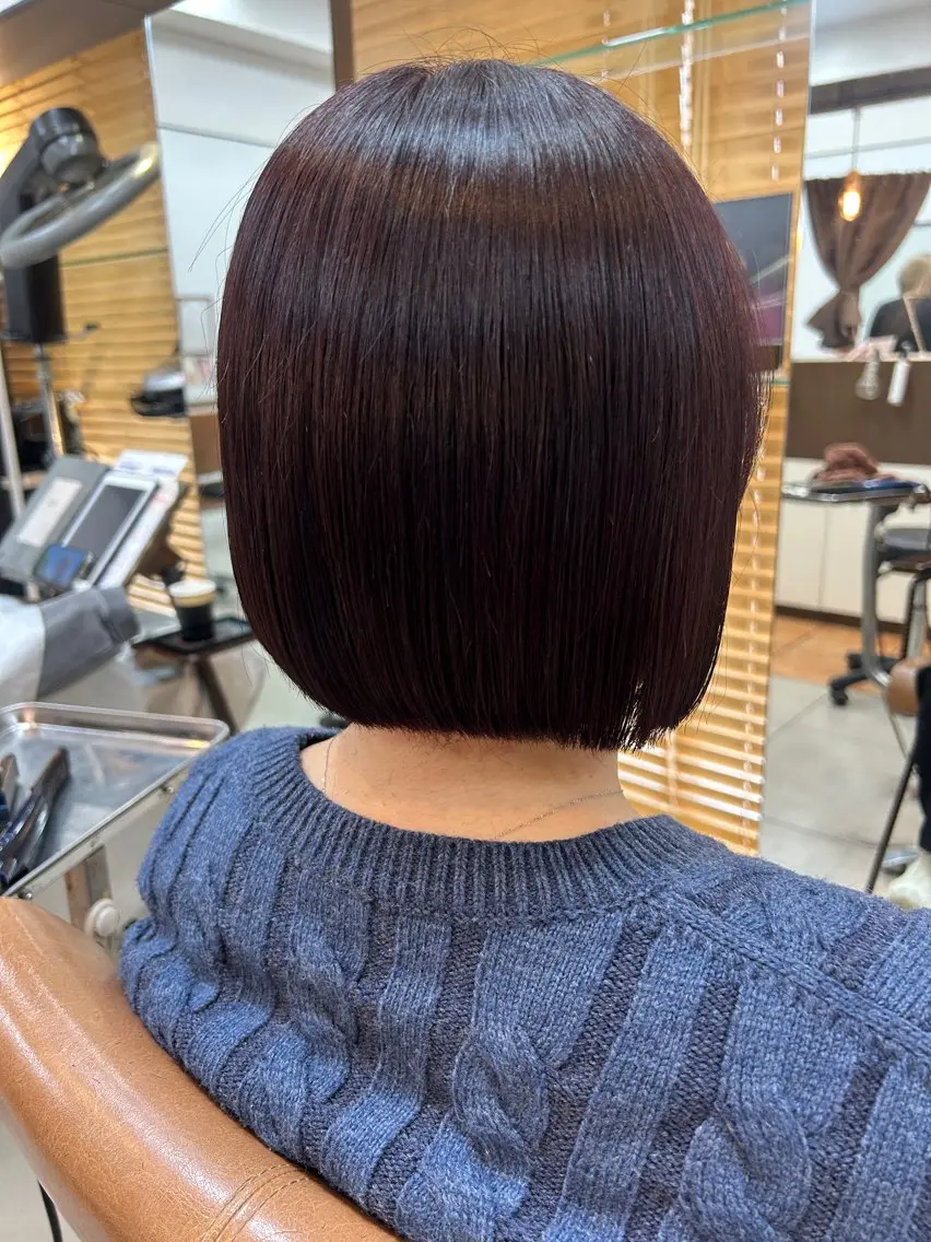 ショート カラー ボルドーカラー カット ヘアカラー 阪田 真奈未のヘアスタイル