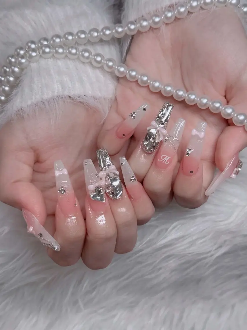 ネイル チークネイル フレンチネイル キラキラネイル 韓国ネイル マグネットネイル ハンドネイル yuuna hbabynailのネイルデザイン