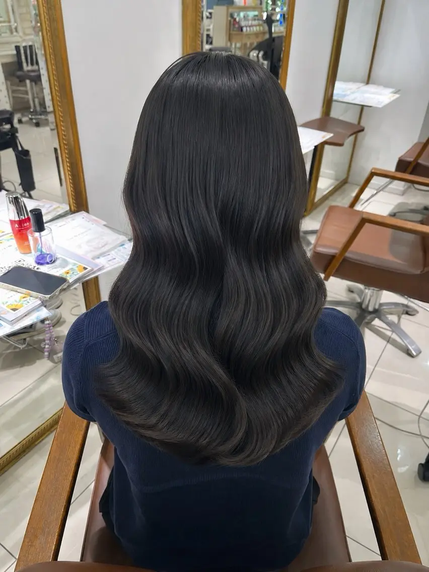 ロング ヘアカラー 柔らかグレージュ🤍 髪質改善Hanakaのヘアスタイル