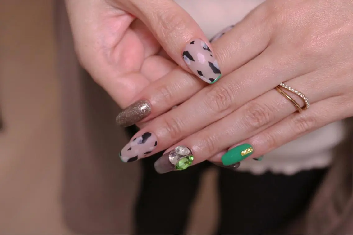 ネイル オーロラネイル カジュアル 長さ出し ジェルネイル 韓国ネイル ハンドネイル MH Nailのネイルデザイン