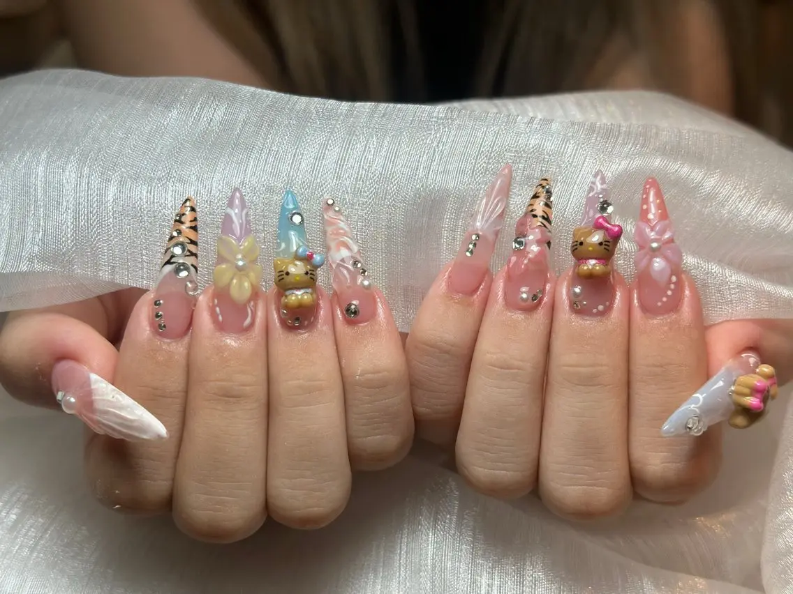 ネイル チークネイル ドット フレンチネイル グラデーション 韓国ネイル ハンドネイル Lisa Nail Salonのネイルデザイン
