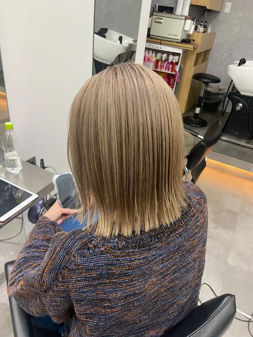 ショート カラー ベージュカラー ブリーチ ケアブリーチ ハイトーンカラー ボブ ヘアカラー トリートメント 🍊新宿南口🍊 ERINAのヘアスタイル