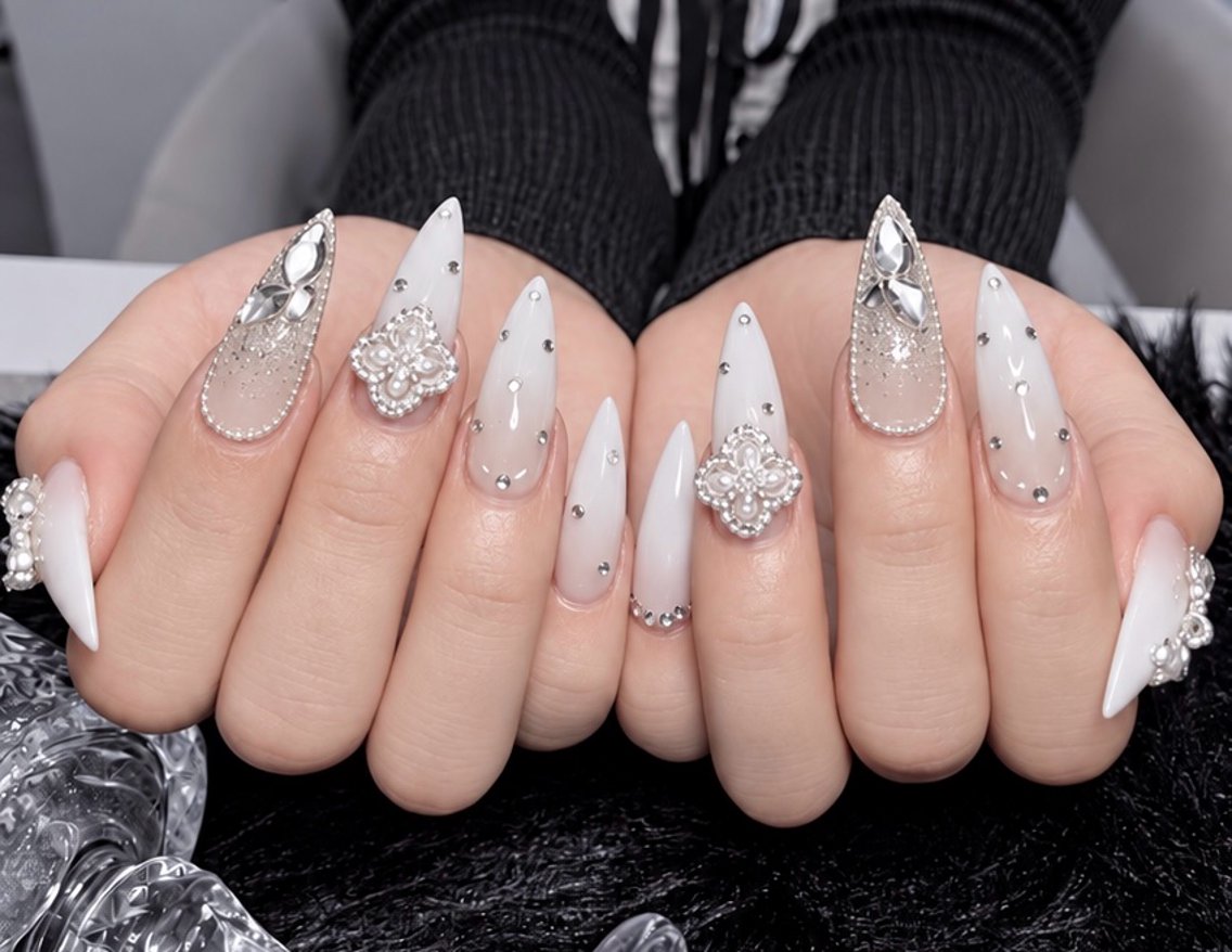 ネイル アートネイル ボルドー フレンチネイル ジェルネイル 氷ネイル・うるうるネイル ハンドネイル Julie NailSalonのネイルデザイン