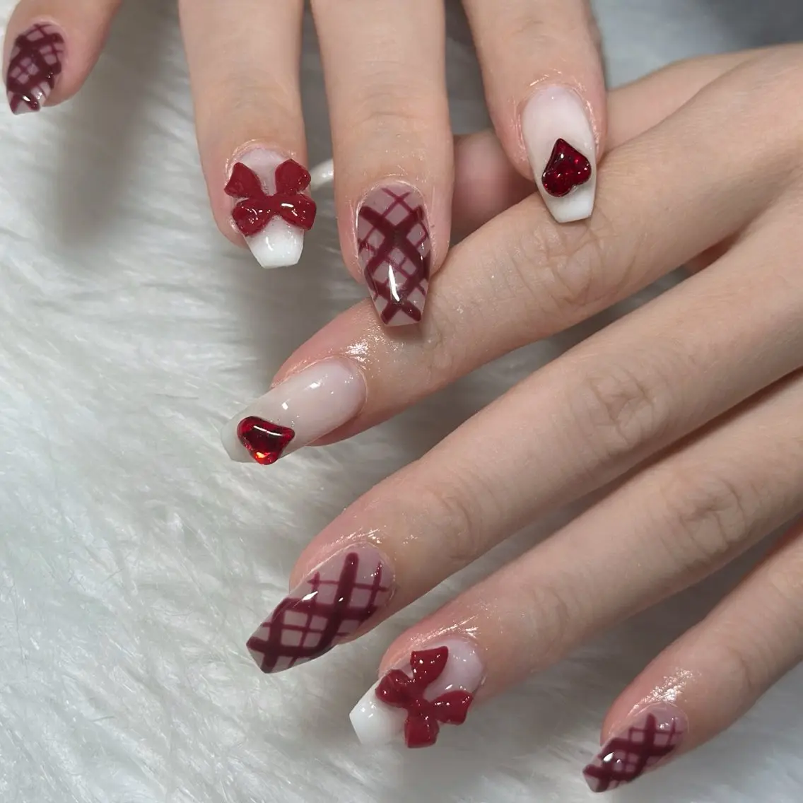 ネイル ハンドネイル フットネイル LAVISH nanamiのネイルデザイン