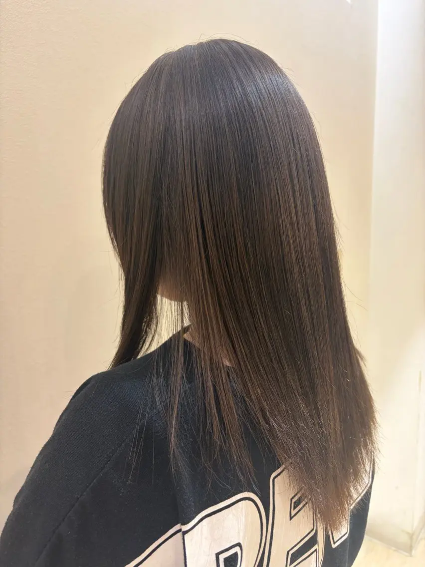 ロング カラー 西岡 莉緒のヘアスタイル