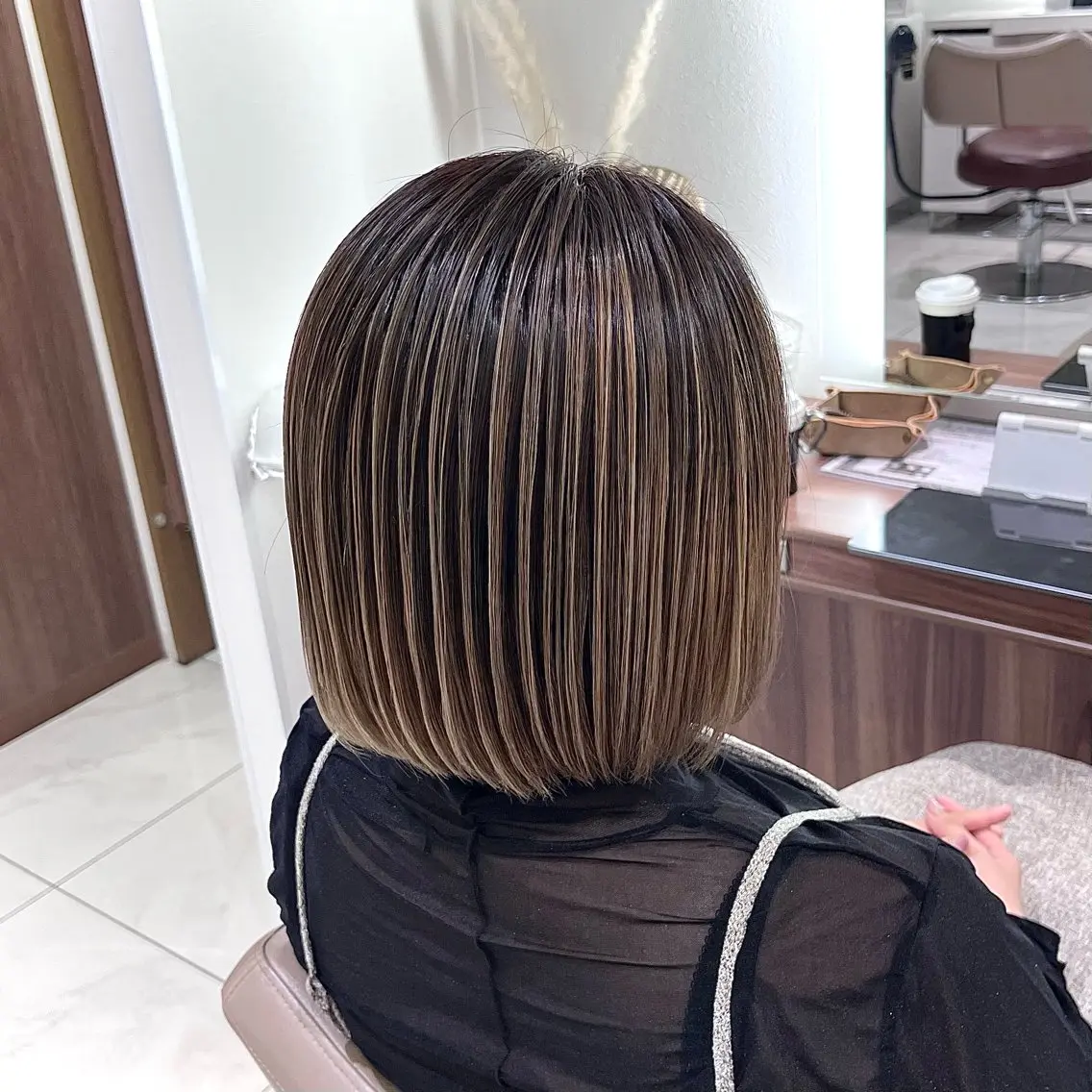 ショート カラー バレイヤージュ ベージュカラー グレージュ ハイライトカラー ミルクティーベージュ ヘアカラー トリートメント 大宮/バレイヤージュ 髪質改善/澤田隆誠のヘアスタイル