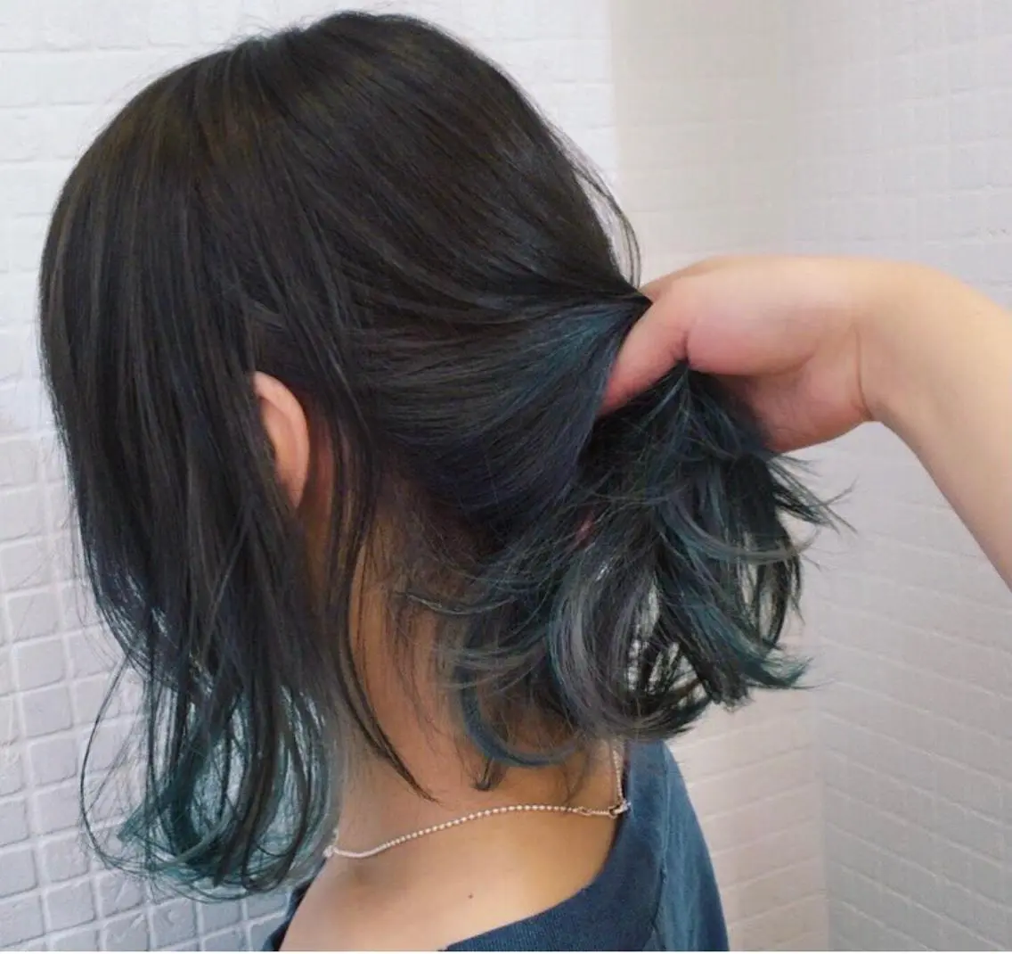 ミディアム カラー ヘアアレンジ ブルーカラー インナーカラー 🪄🫧ハイトーン/ 乙津茜🐰L'wisのヘアスタイル
