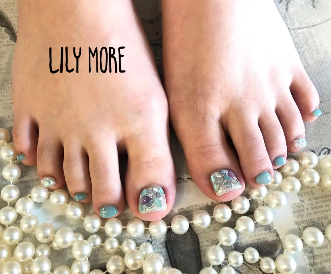 ネイル ストーンネイル Lily closetのネイルデザイン