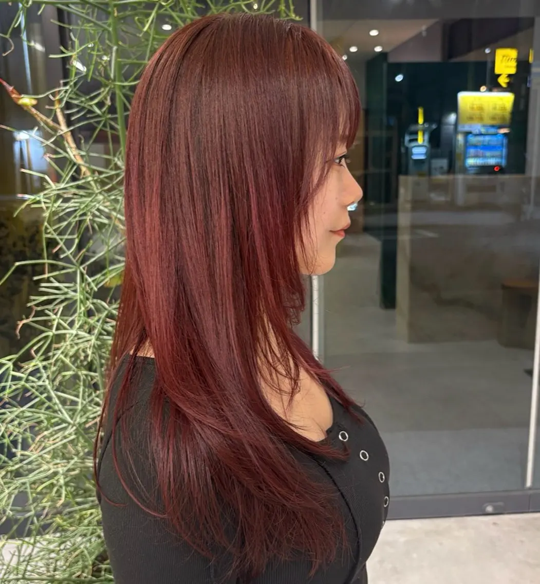 カラー ヘアカラー ハッシュ🍒 ボルドーカラー愛希子のヘアスタイル