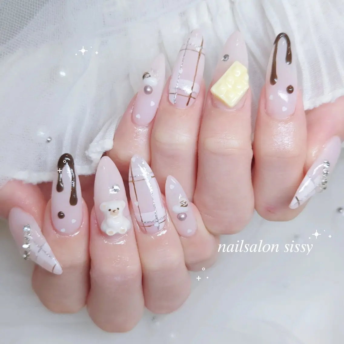 ネイル ガーリー バレンタイン ハンドネイル sissy hatsuneのネイルデザイン
