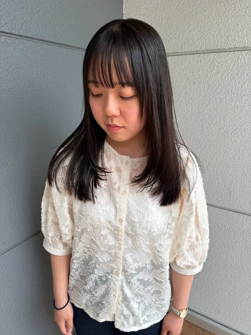 ロング パーマ 顔まわりレイヤー レイヤーカット ストレートパーマ にこ /iciのヘアスタイル