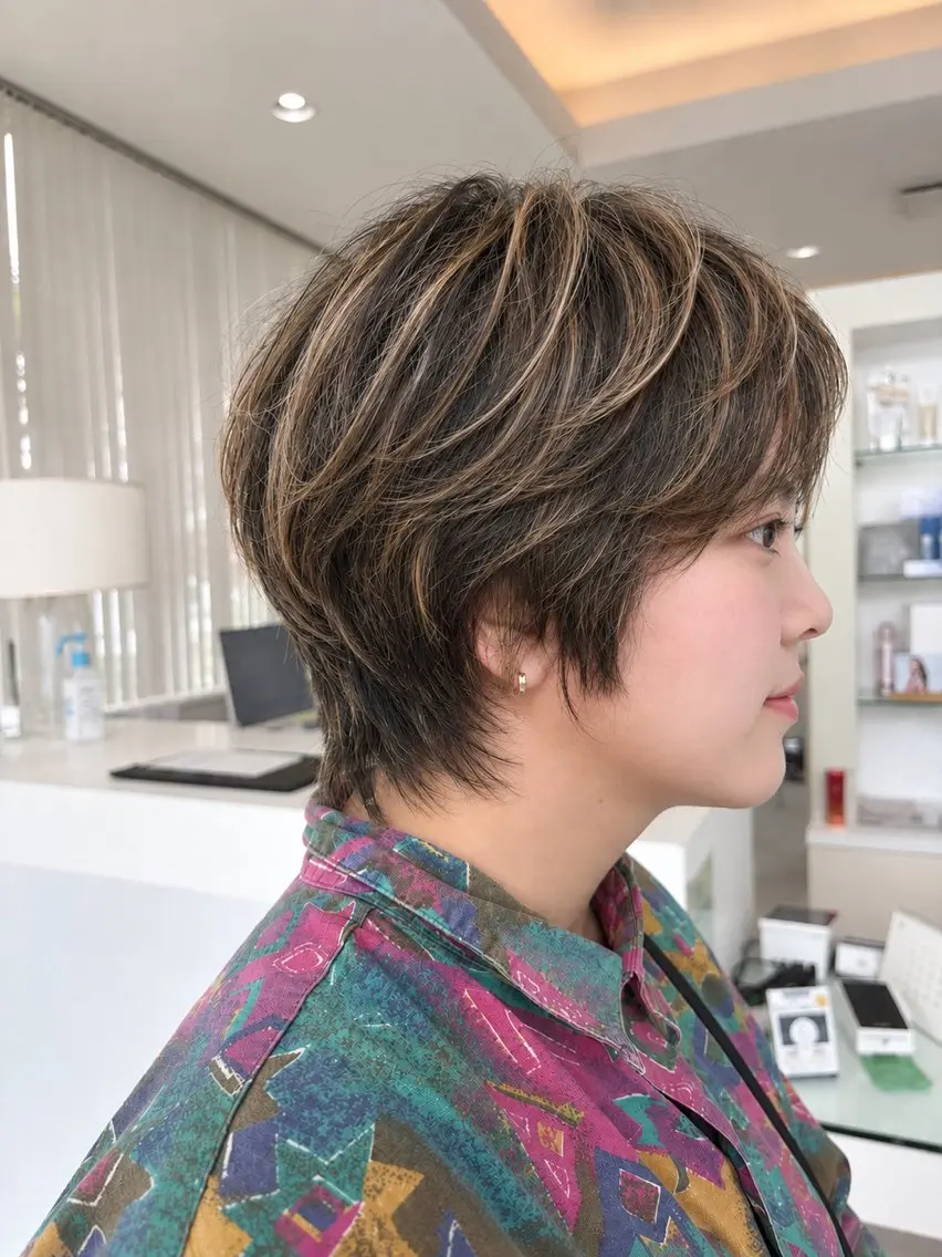 ショート Uhair師勝. 伏江優海のヘアスタイル