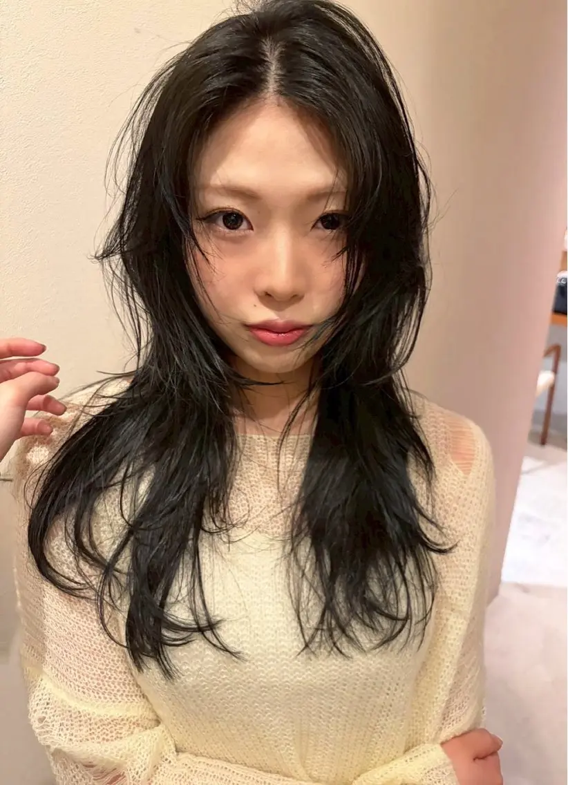 ロング ハッシュカット Fleur 西 優希のヘアスタイル