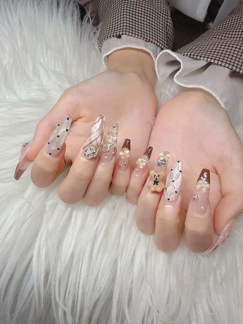 ネイル Lee Nailsのネイルデザイン