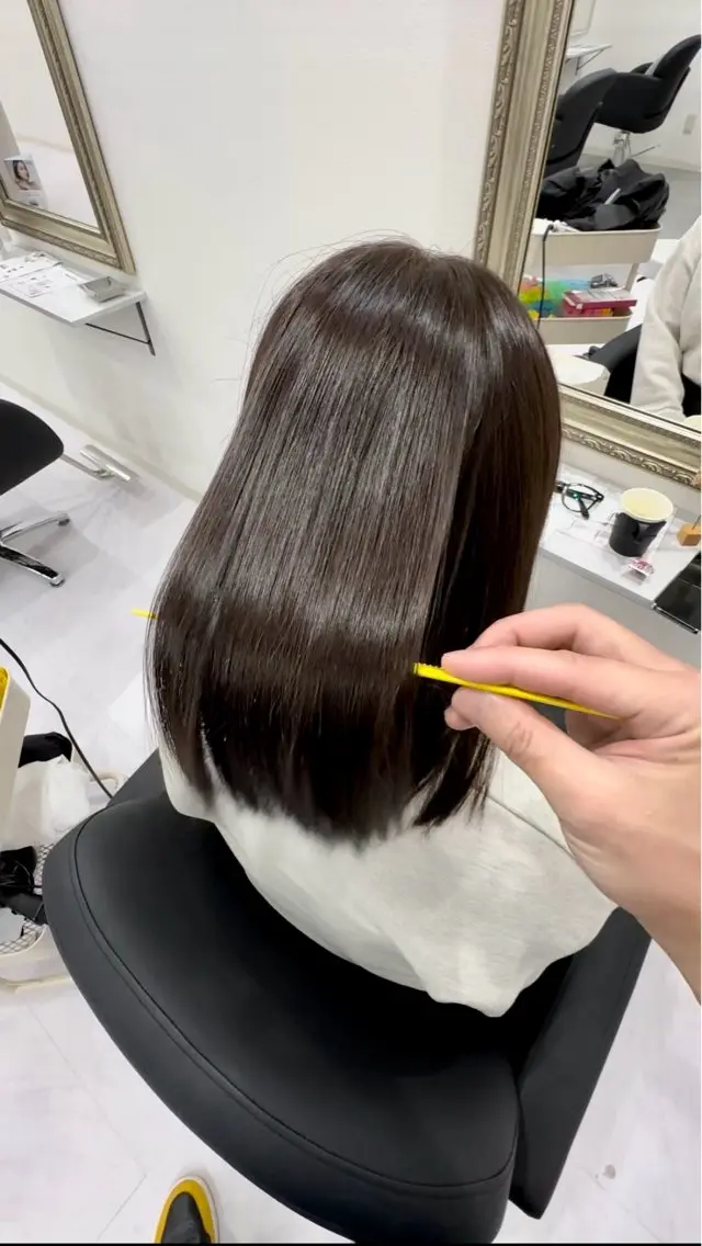 ミディアム カラー ブラウンカラー 髪質改善 なるお 髪質改善ストレートのヘアスタイル