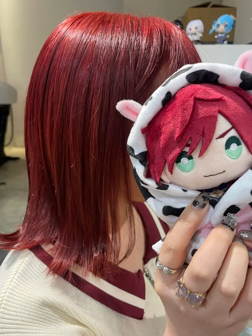 セミロング カラー ヘアカラー トリートメント インナーカラー 推し ブリーチ 髪質改善のヘアスタイル
