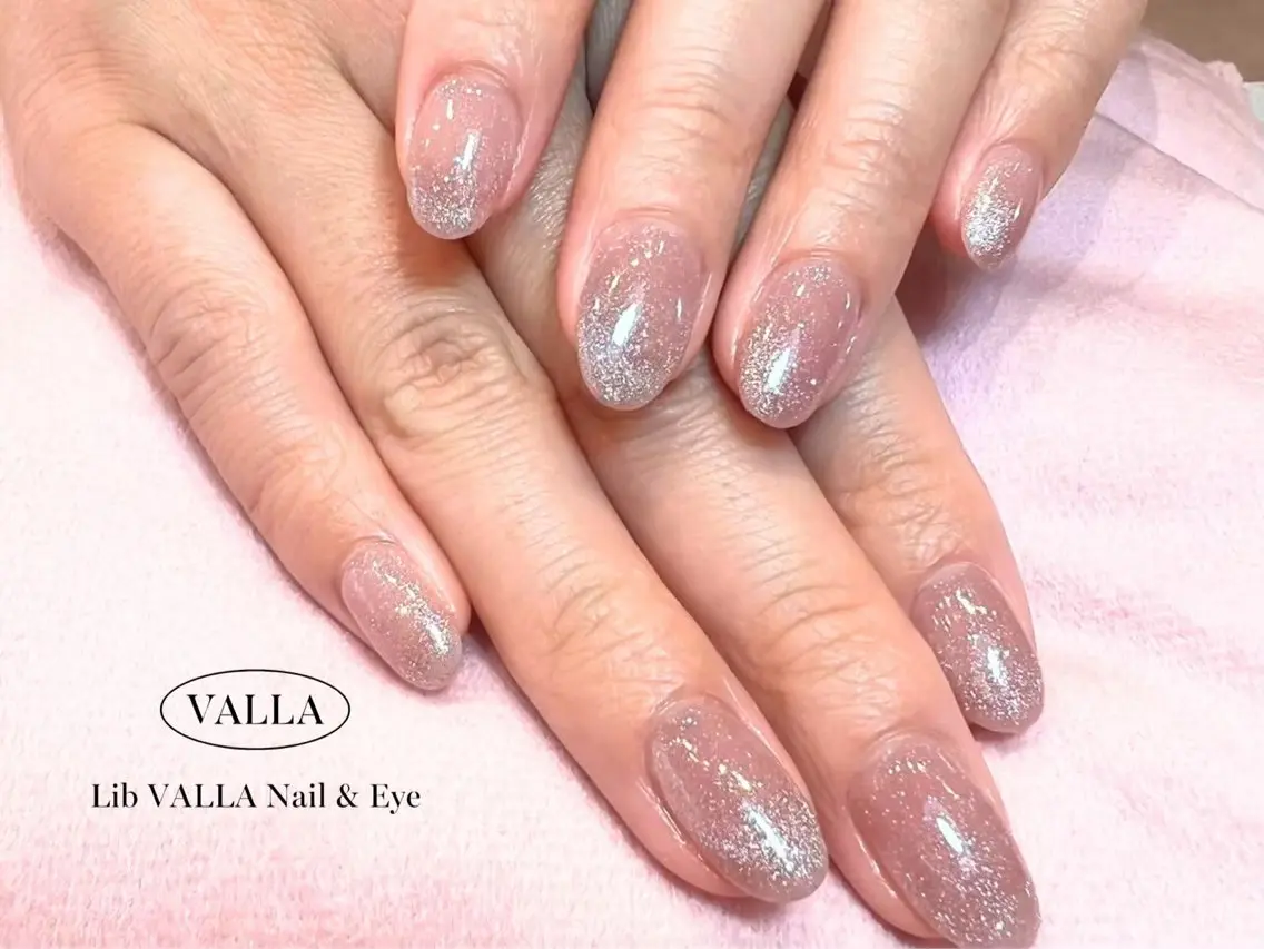ネイル マグネットネイル LIB VALLA Yuri🍭🖤のネイルデザイン