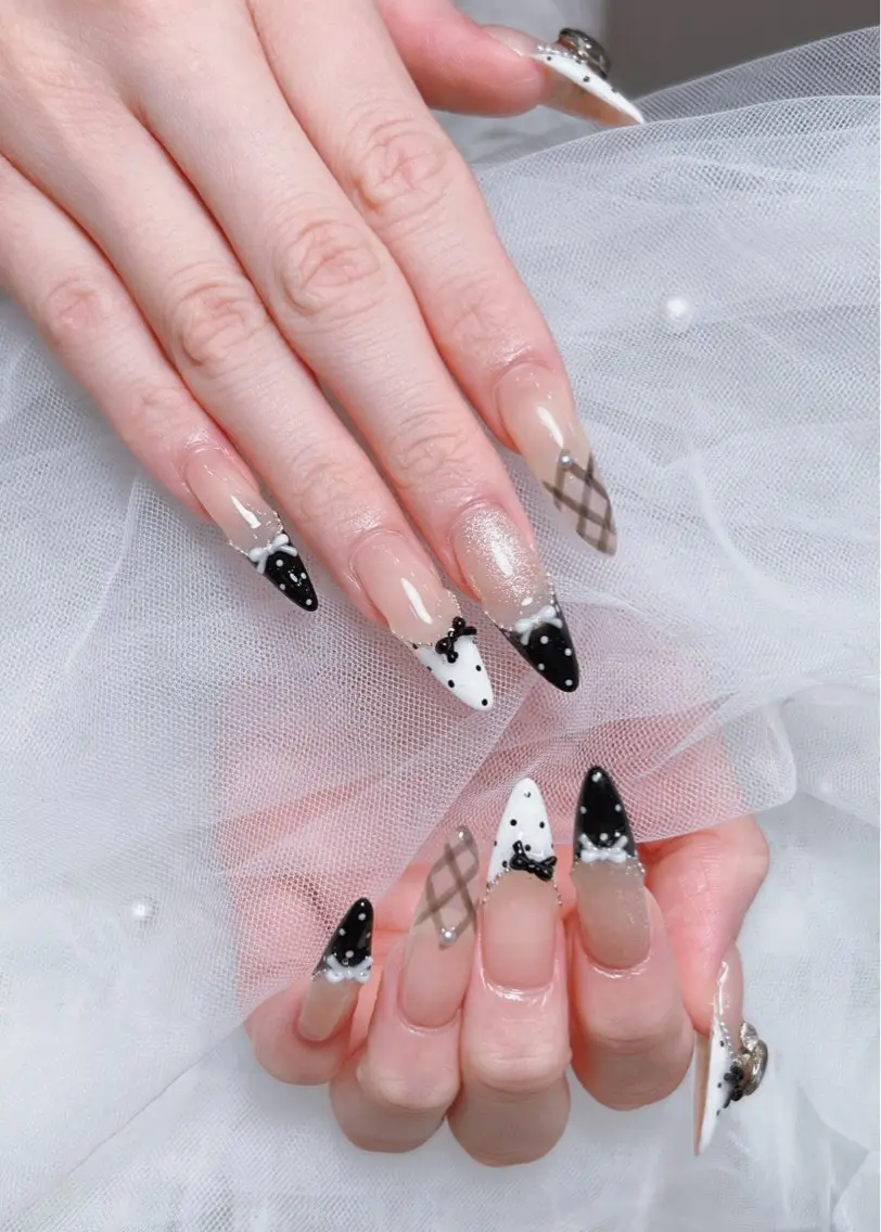 ネイル アートネイル オーロラネイル チークネイル 長さ出し フットネイル Miya _nailのネイルデザイン