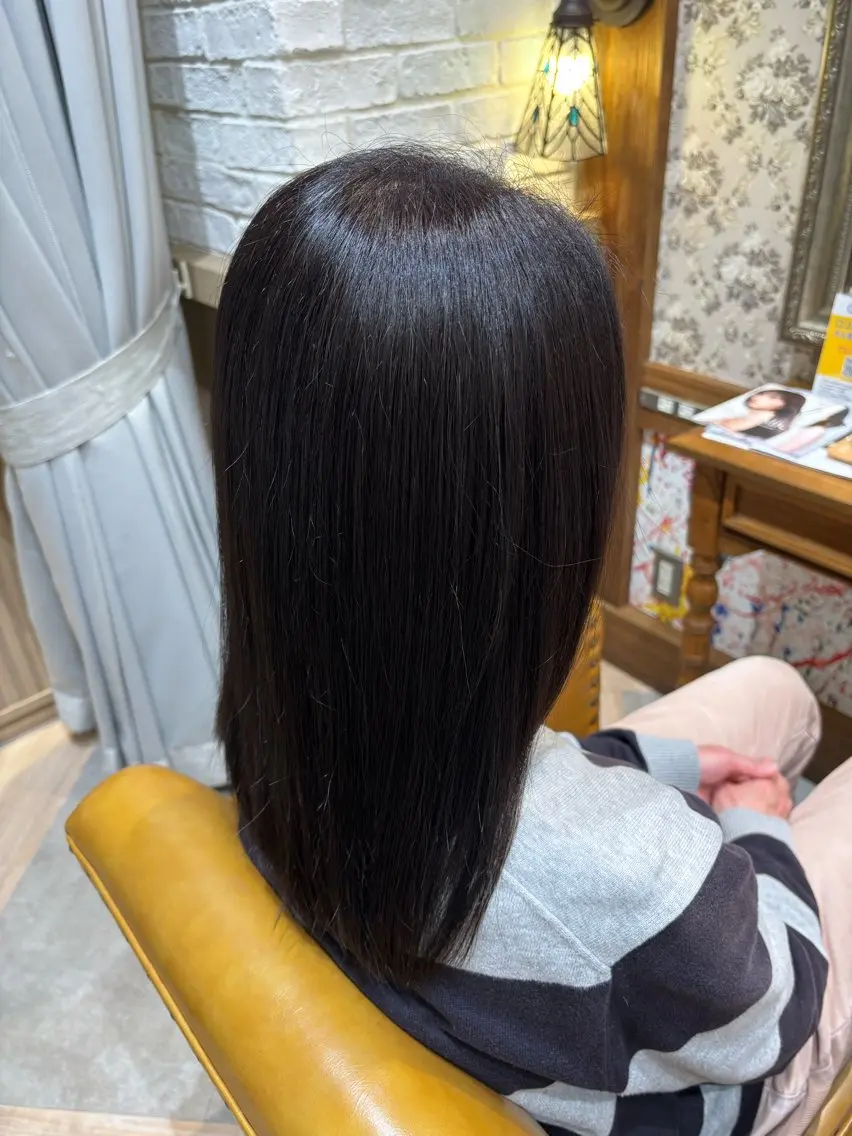 ミディアム カラー 嶌﨑 葵衣のヘアスタイル