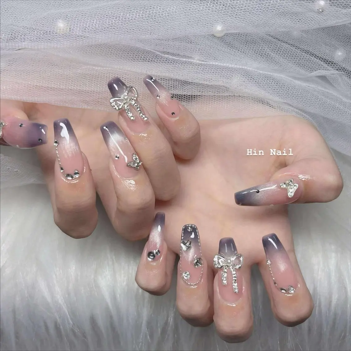 ネイル アニマル柄 ボルドー ブラウン チークネイル フレンチネイル ハンドネイル HIN NAILのネイルデザイン
