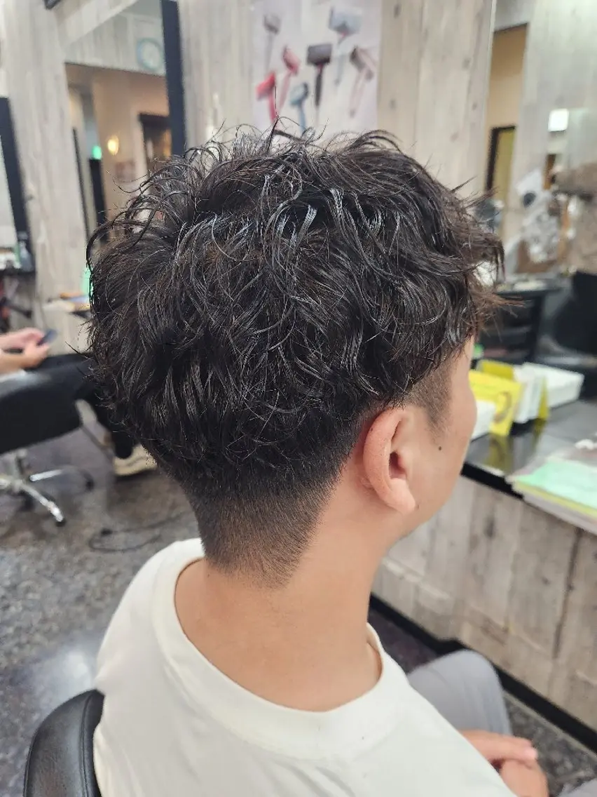 パーマ メンズ メンズパーマ メンズツイストパーマ ツイストパーマ カット パーマ 岩瀬 未来のヘアスタイル