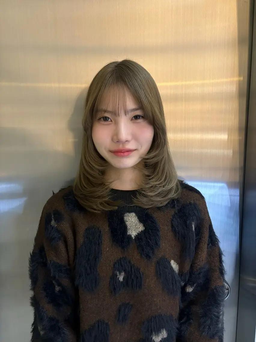 ミディアム ハイレイヤー レイヤーカット ‘AXIS栄ガスビル Hinataのヘアスタイル