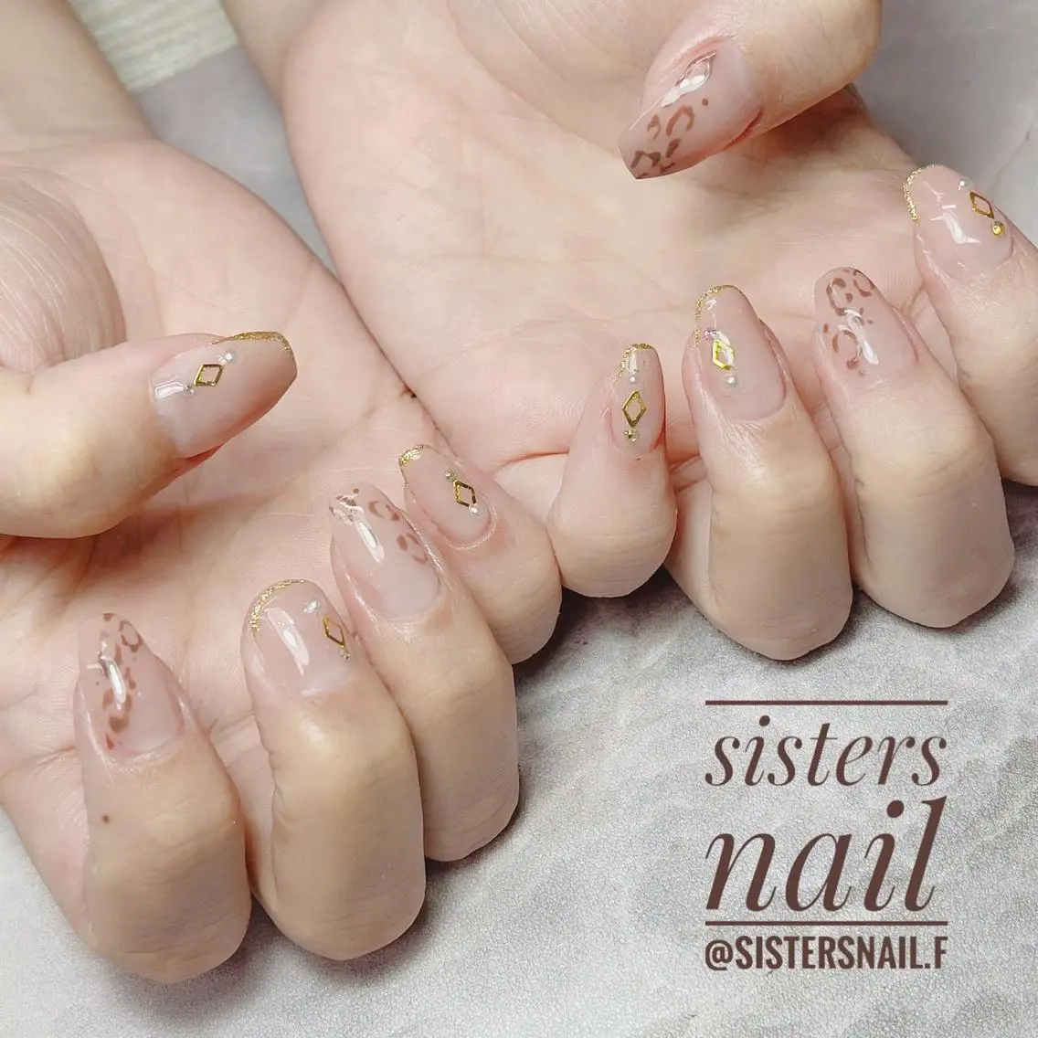ネイル アニマル柄 アートネイル グラデーション ラメ(グリッター) オフィスネイル sisters nail.fのネイルデザイン