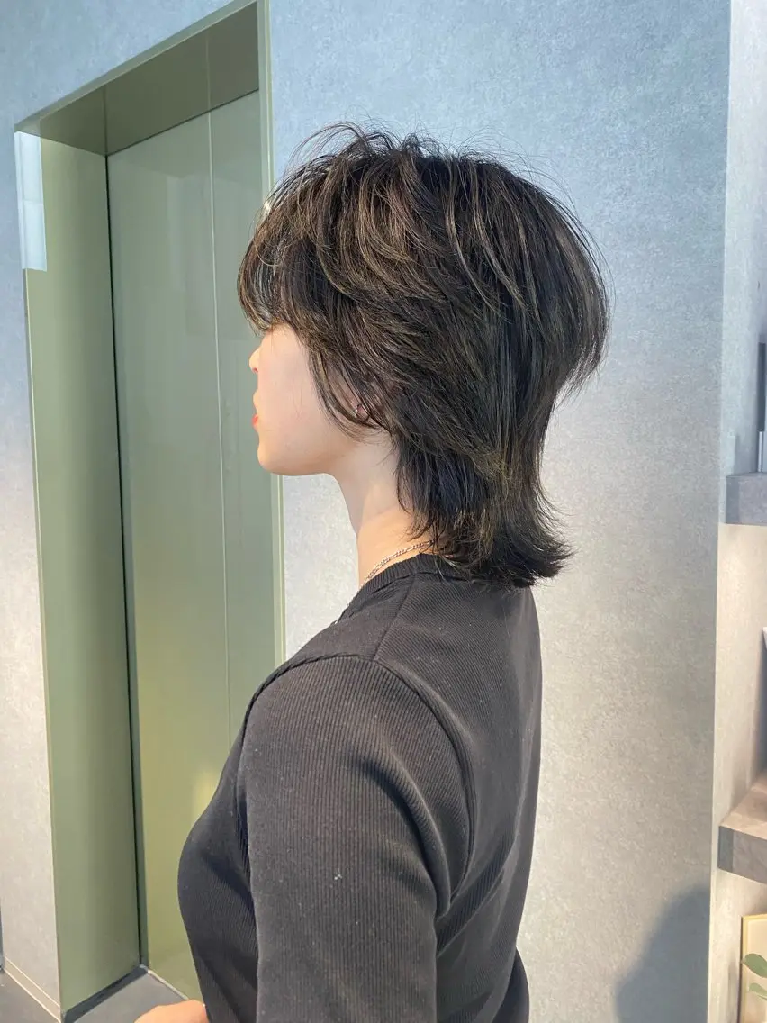 ミディアム カラー ハイライトカラー イエローカラー ハイライト レイヤーカット ウルフカット カット ヘアカラー トリートメント jyui/原宿 ハイトーン/デザインのヘアスタイル