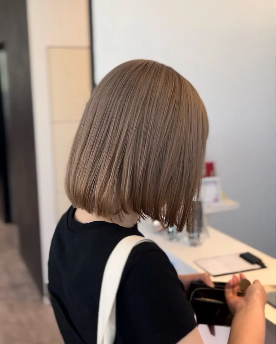 ミディアム カラー ベージュカラー ブリーチ ミルクティーベージュ 亀井 慎太郎のヘアスタイル