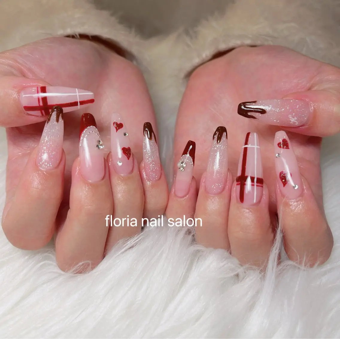 ネイル アートネイル ボルドー チークネイル ドット フレンチネイル ハンドネイル Floria nail salonのネイルデザイン
