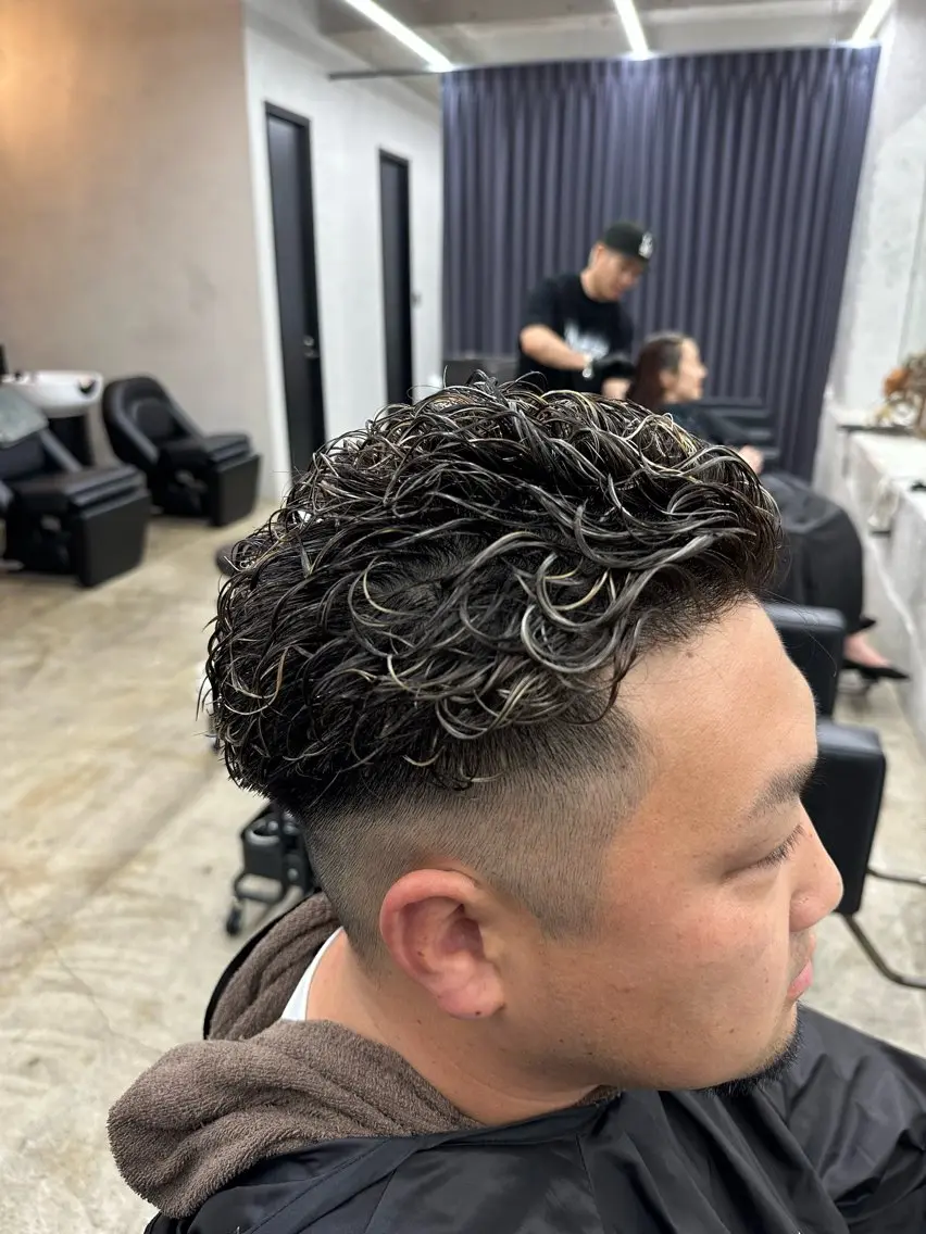 ショート パーマ メンズ オールバック メンズパーマ カット パーマ 🪐LANDS🪐 福垣 海也のヘアスタイル