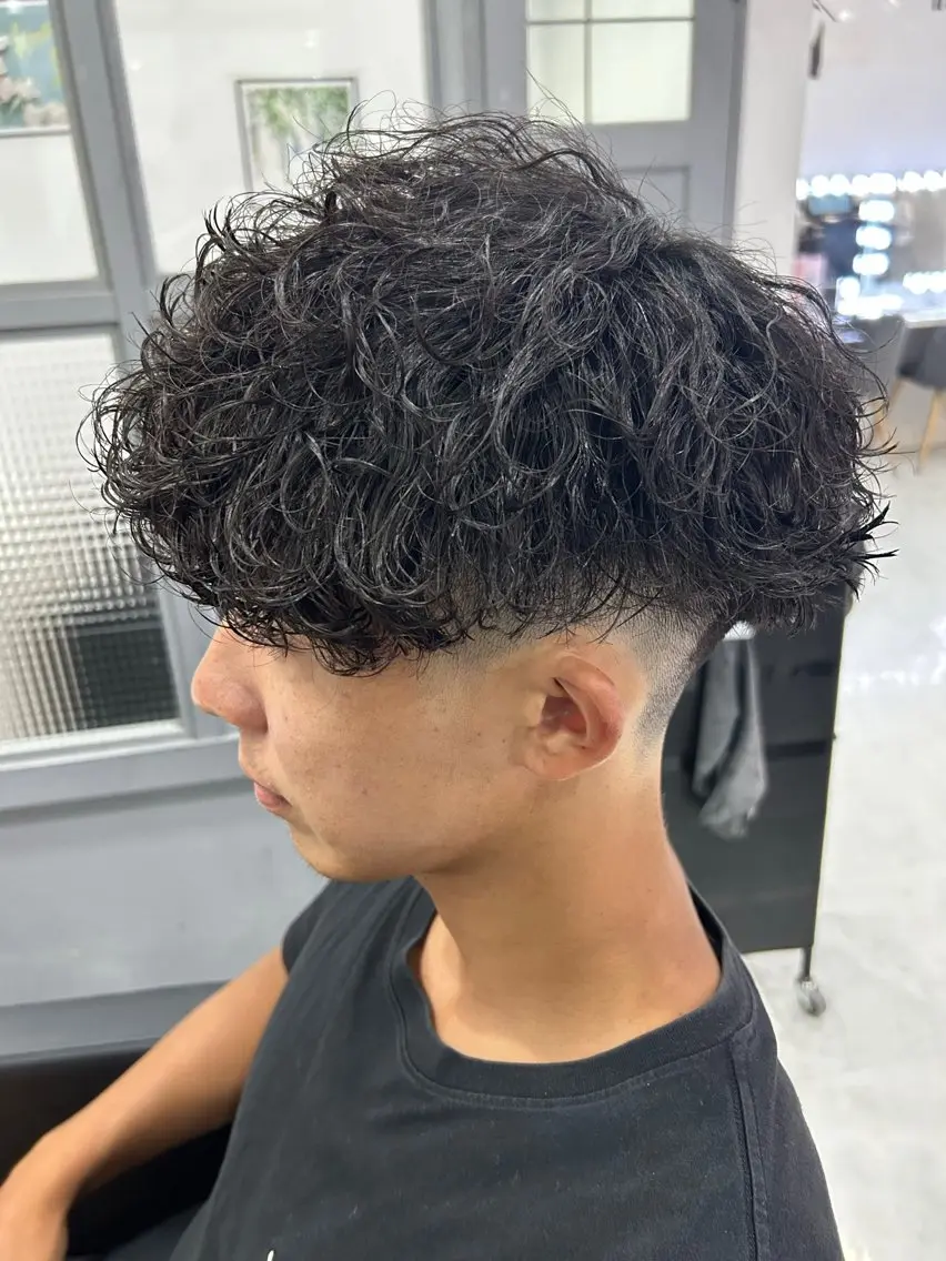 ショート カラー パーマ ヘアアレンジ メンズ カット パーマ トリートメント 🔥メンズパーマ 特化 渡辺一翔のヘアスタイル