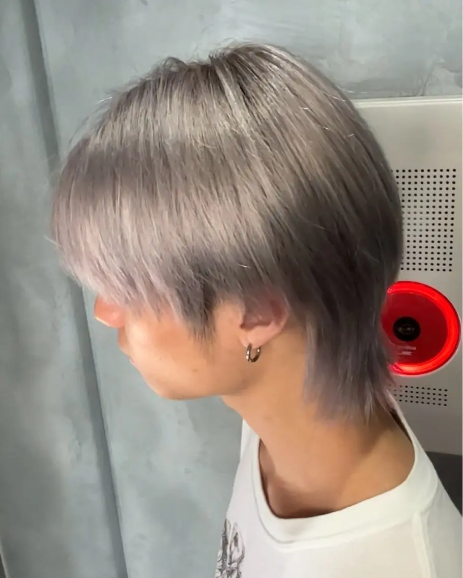 カラー メンズ メンズブリーチ ブリーチ 透明感カラー シルバー ヘアカラー ヘッドスパ 鈴木　楓太/眉毛 メンズワンカラーのヘアスタイル