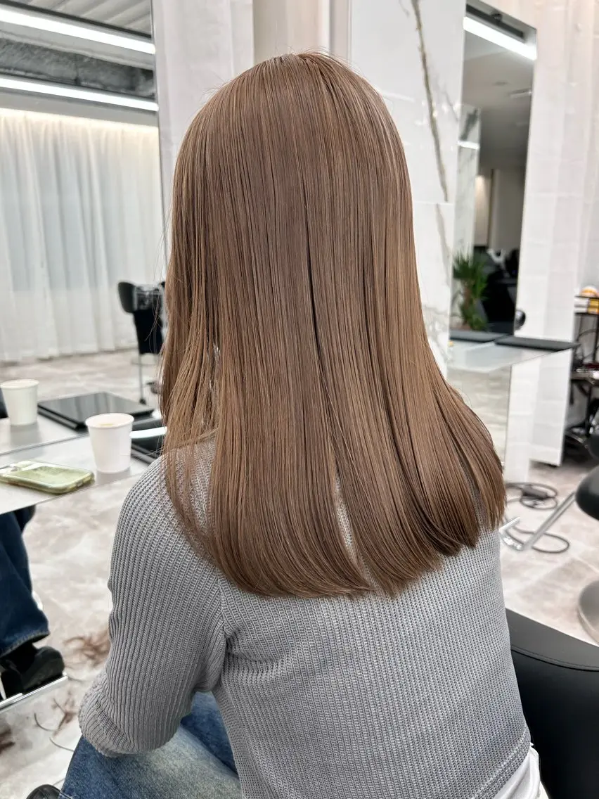 カラー ベージュカラー ブリーチ ブリーチなしカラー みひろ mi_sr0221のヘアスタイル