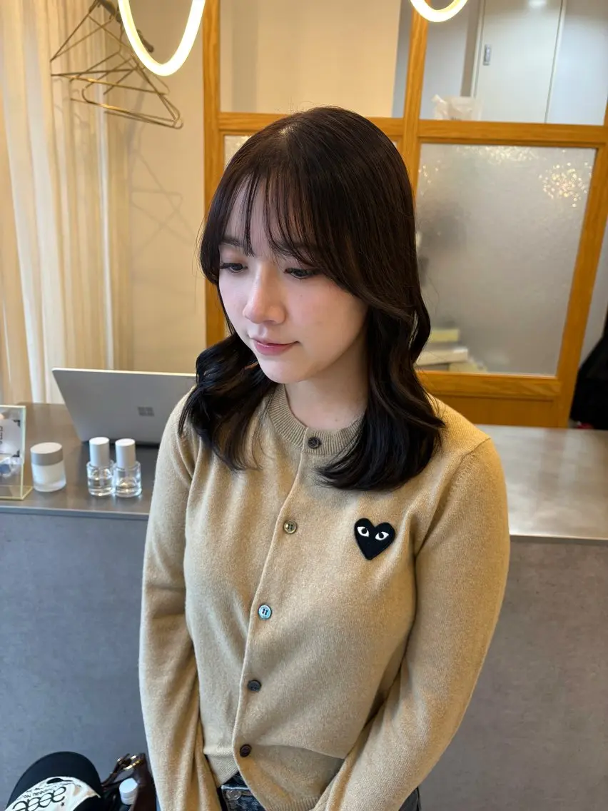 セミロング three. 牧薗 里央のヘアスタイル
