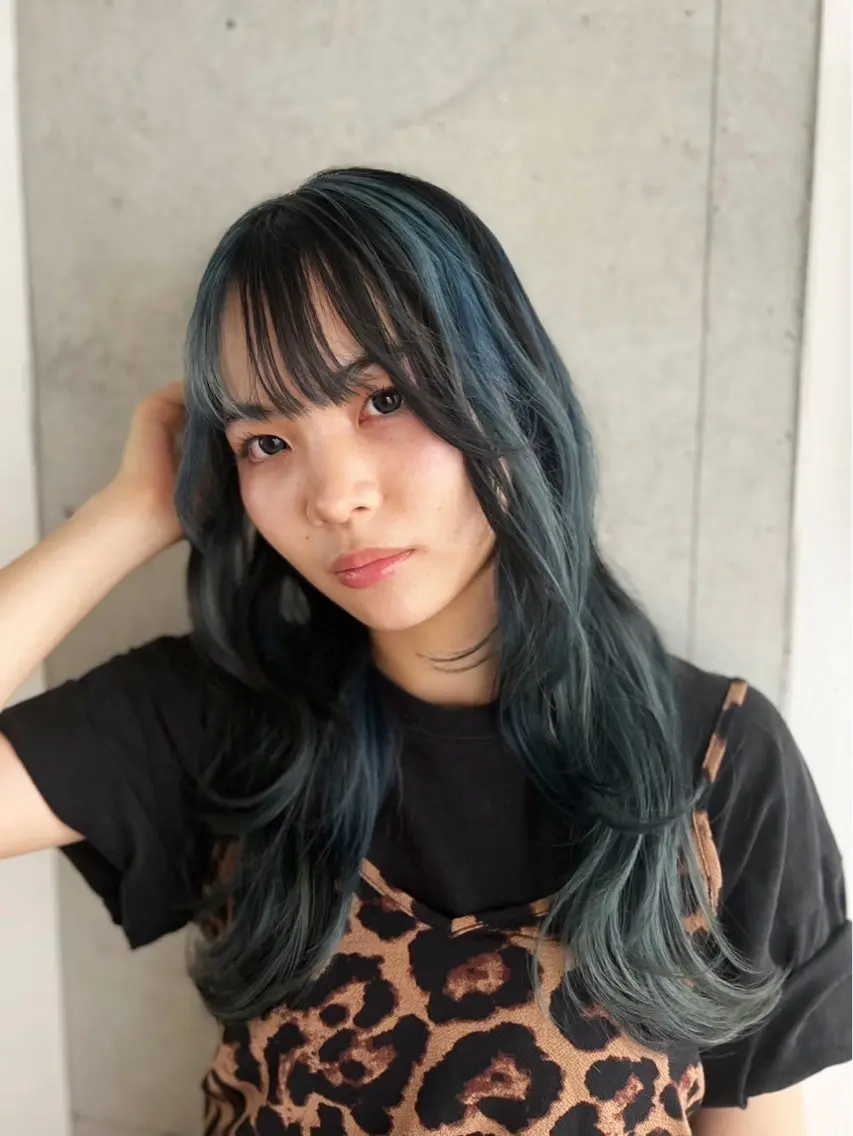 ロング カラー レイヤーカット カット ヘアカラー トリートメント Liere Muuのヘアスタイル