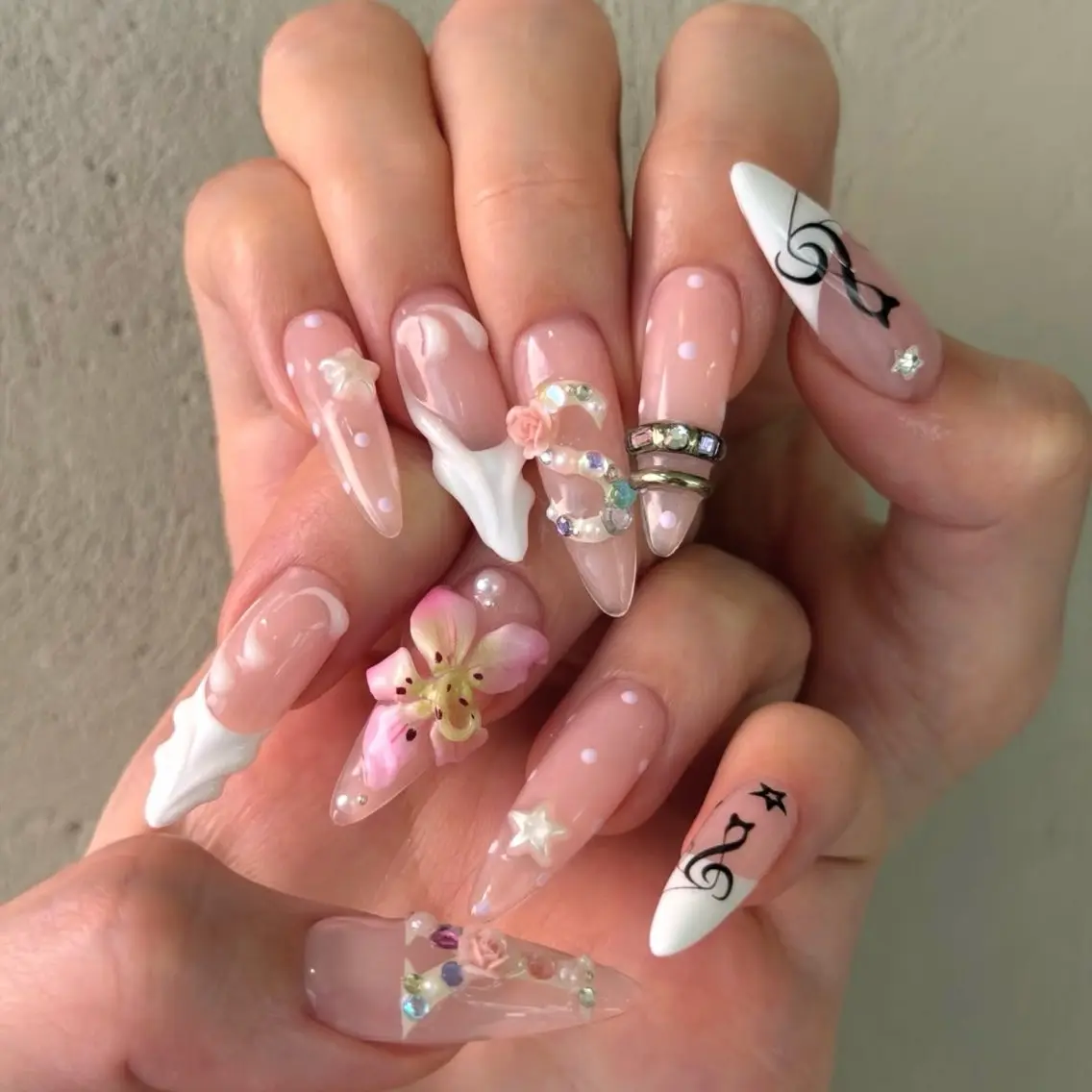 ネイル チークネイル ドット フットネイル フレンチネイル グラデーション ハンドネイル ハンドケア Nihonthy Nail 新宿のネイルデザイン