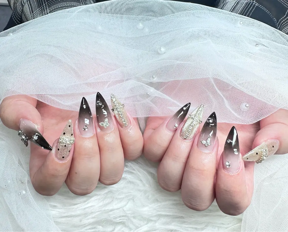 ネイル チークネイル フレンチネイル キラキラネイル 韓国ネイル マグネットネイル ハンドネイル yuuna hbabynailのネイルデザイン