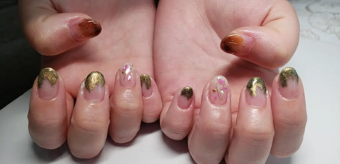 ネイル ニュアンスネイル ビジュード ネイルのネイルデザイン