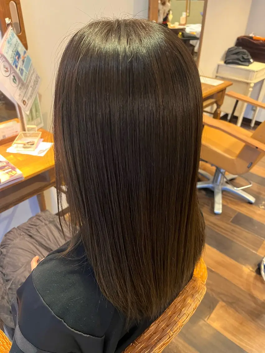 セミロング カラー 髪質改善 トリートメント ヘアカラー トリートメント よしだ しおりのヘアスタイル