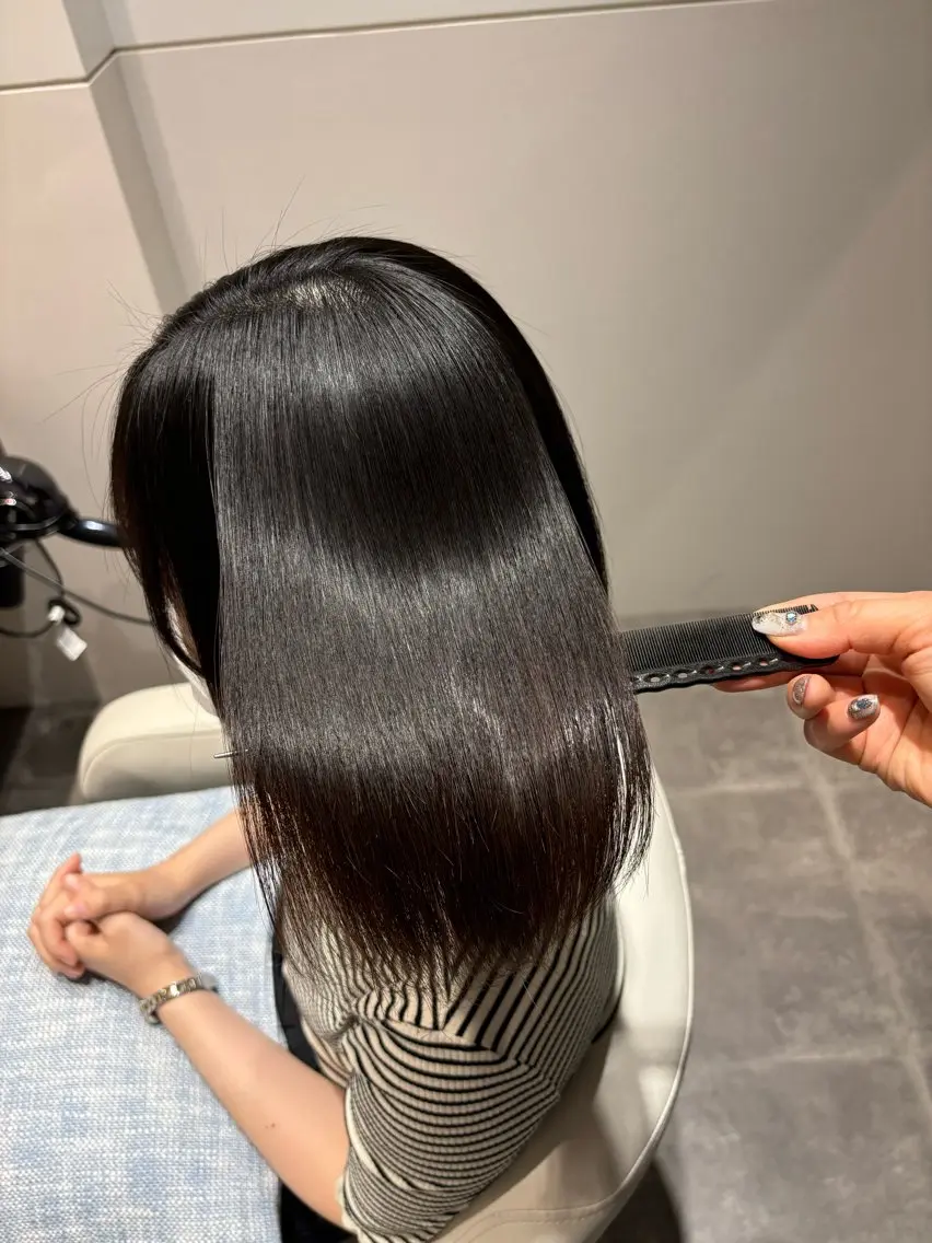 ミディアム カット 縮毛矯正 トリートメント 美髪ヘア 🤍erikaのヘアスタイル