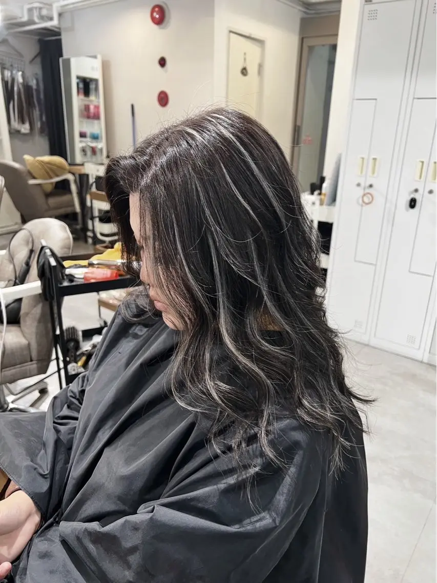 セミロング カラー ダークグレー ダークグレージュ グレージュ ハイライトカラー ハイライト 指名数No.1 /NAOYAのヘアスタイル