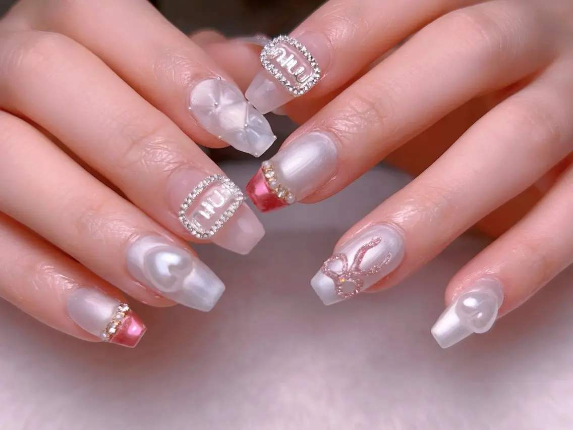 ネイル フレンチネイル ジェルネイル グラデーション 韓国ネイル マグネットネイル ハンドネイル 【長さ出し】 IRIS NAILのネイルデザイン